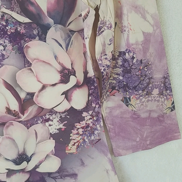 Notations Satiny V-Neck Floral Tunic Top - Picture 3 of 7